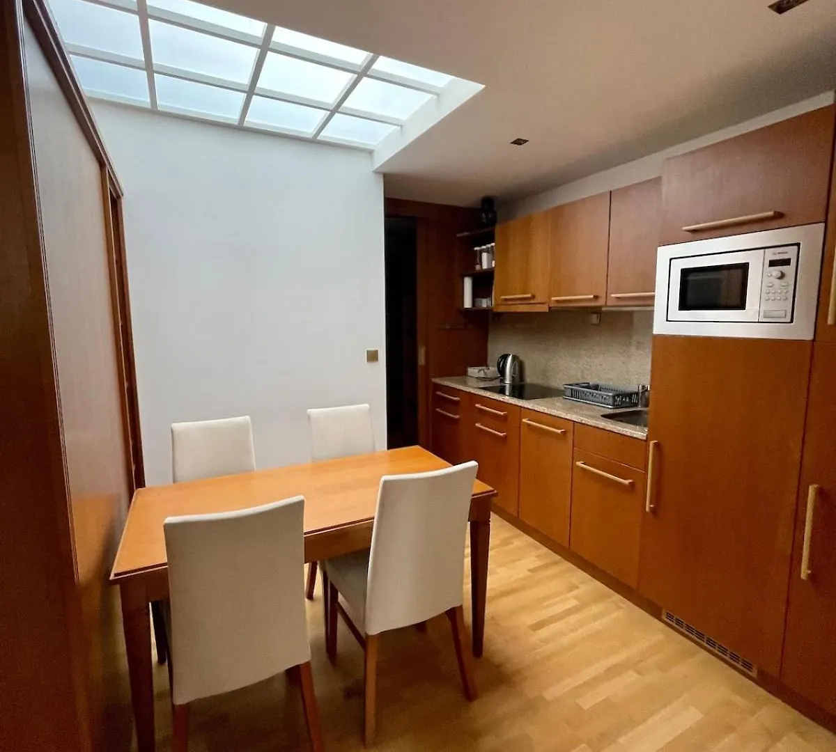 Huge Apartment With Private Parking In Center Prag 0*,