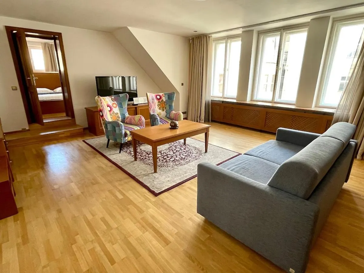 Huge Apartment With Private Parking In Center プラハ